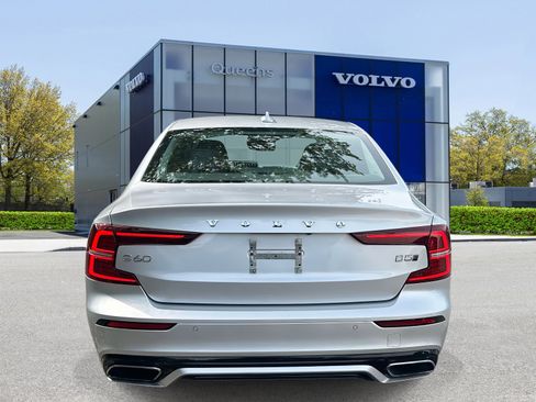 Certified 2022 Volvo S60 B5 Momentum w/ Premium Package image 5