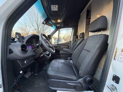 Used 2023 Mercedes-Benz Sprinter 2500 image 16