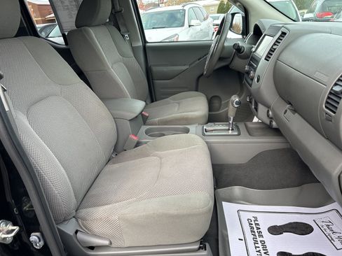 Used 2019 Nissan Frontier SV image 9