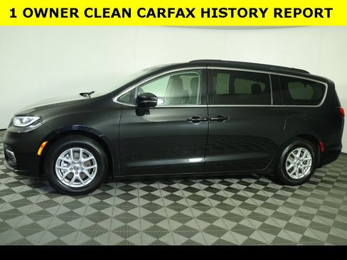 Used 2022 Chrysler Pacifica Touring-L image 4