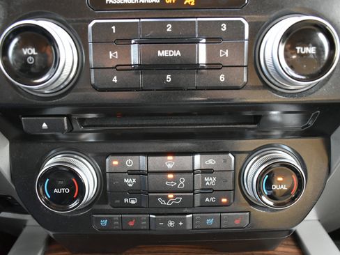 Used 2015 Ford F150 Lariat w/ Equipment Group 502A Luxury image 24