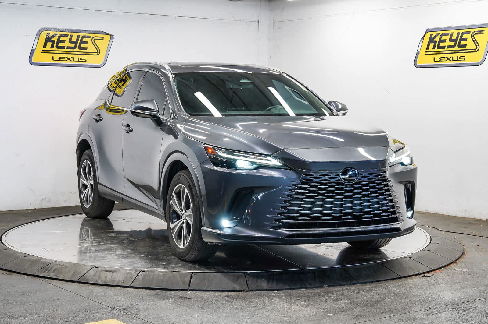 Used 2024 Lexus RX 350 Premium w/ Convenience Package FWD image 5