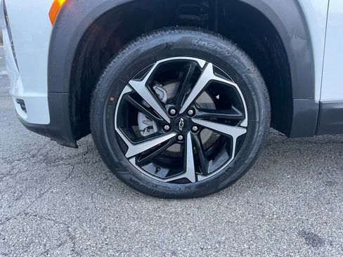 Used 2023 Chevrolet TrailBlazer RS w/ Sun and Liftgate Package image 9