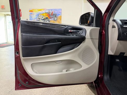 Used 2019 Dodge Grand Caravan SE image 22