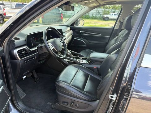 Used 2025 Kia Telluride S FWD image 8