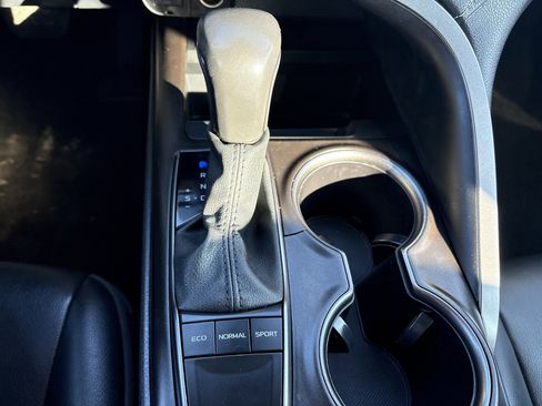 Used 2024 Toyota Camry SE image 13