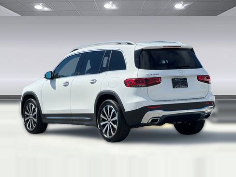 Used 2023 Mercedes-Benz GLB 250 image 3