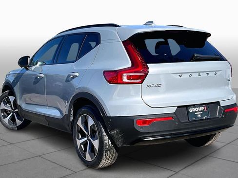 Certified 2024 Volvo XC40 B5 Plus w/ Protection Package Premier image 12