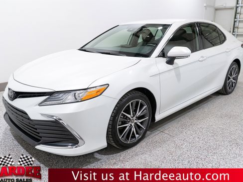 Used 2023 Toyota Camry XLE FWD image 2