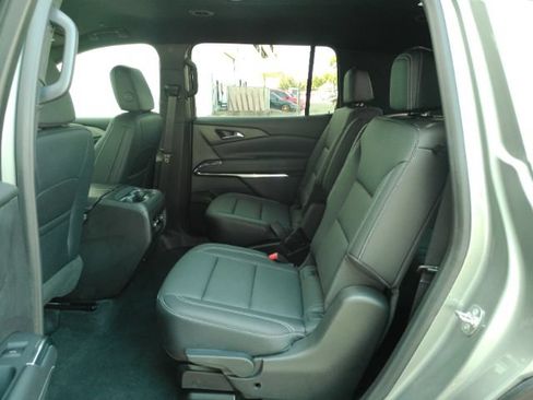 Used 2026 Chevrolet Traverse LT FWD image 7