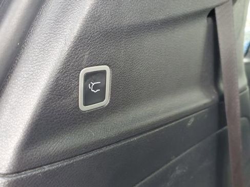 Certified 2025 Chrysler Pacifica Select image 30