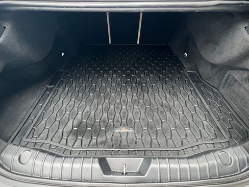 Used 2016 Jaguar XF Premium image 25