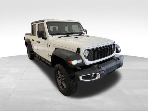 Used 2025 Jeep Gladiator Sport AWD/4WD image 5