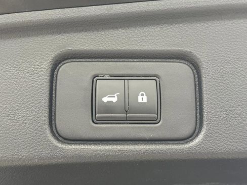 Used 2022 Nissan Pathfinder SL w/ SL Premium Package image 16