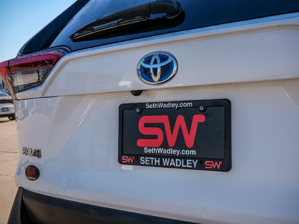 Used 2019 Toyota RAV4 LE AWD/4WD image 12
