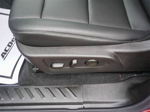 Used 2025 Chevrolet Colorado LT w/ LT Convenience Package image 19