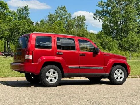 Used 2009 Jeep Liberty Sport AWD/4WD image 26