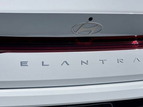 New 2026 Hyundai Elantra Hybrid FWD image 9
