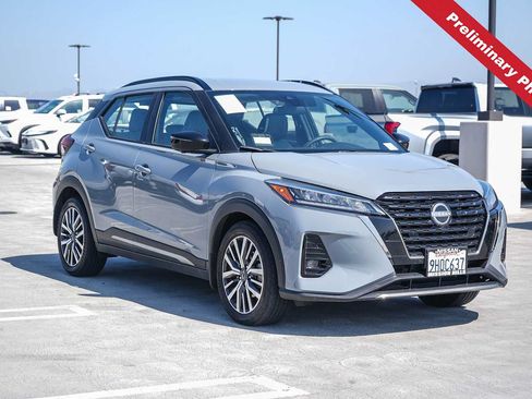 Used 2023 Nissan Kicks SR w/ SR Premium Package FWD image 3