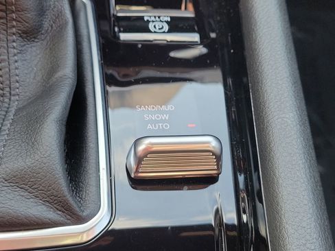 Certified 2025 Jeep Compass Limited image 29