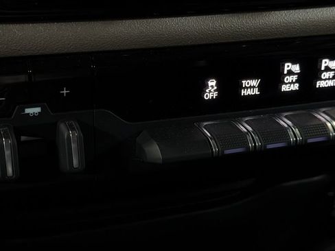 Used 2020 RAM 1500 Laramie AWD/4WD image 33