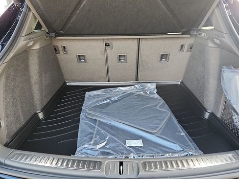 New 2026 Porsche Macan image 24