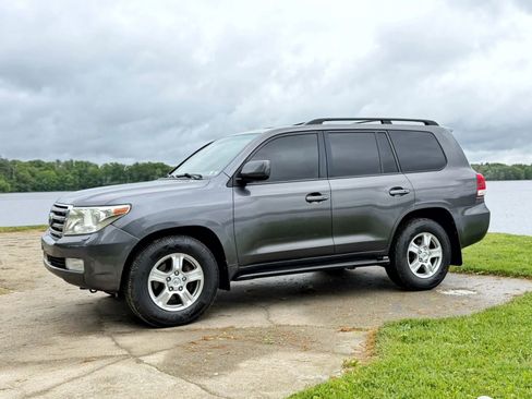 Used 2011 Toyota Land Cruiser w/ Upgrade Pkg AWD/4WD image 10
