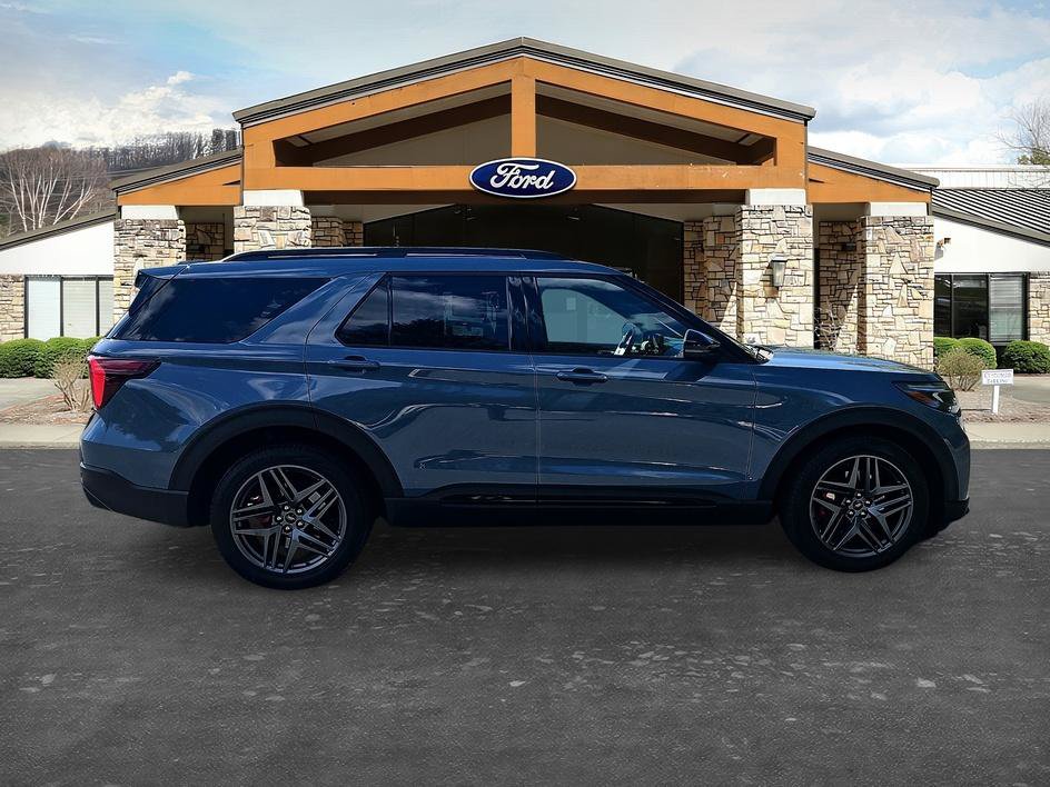 Used 2025 Ford Explorer ST AWD/4WD image 4