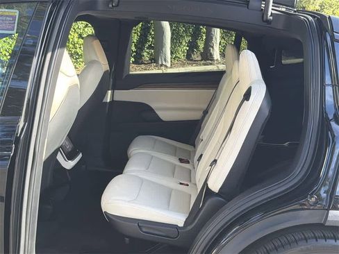 Used 2022 Tesla Model X image 25