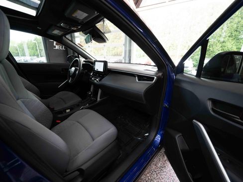 Used 2024 Toyota Corolla Cross AWD Hybrid w/ Moonroof Package image 26