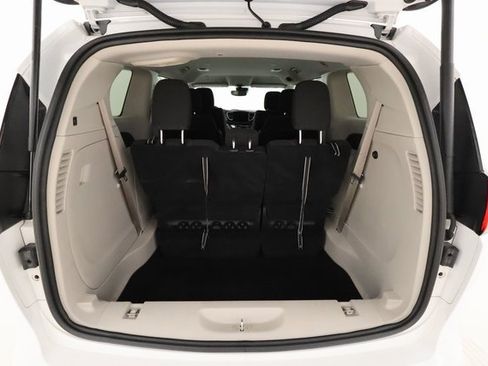 Used 2022 Chrysler Voyager LX image 23