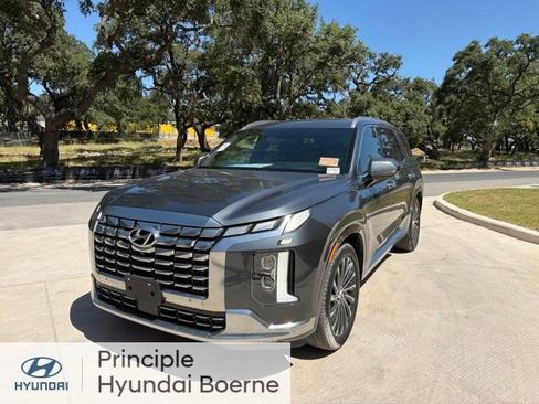Used 2023 Hyundai Palisade Calligraphy FWD image 2