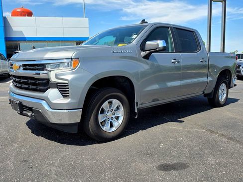 Used 2025 Chevrolet Silverado 1500 LT AWD/4WD image 2