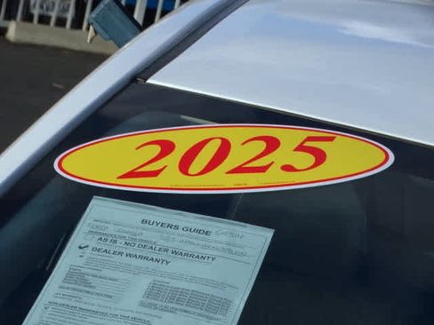 Used 2025 Toyota Corolla LE image 6