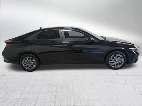 Used 2024 Hyundai Elantra SEL FWD image 4