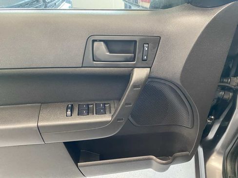 Used 2009 Ford Focus SE FWD image 17