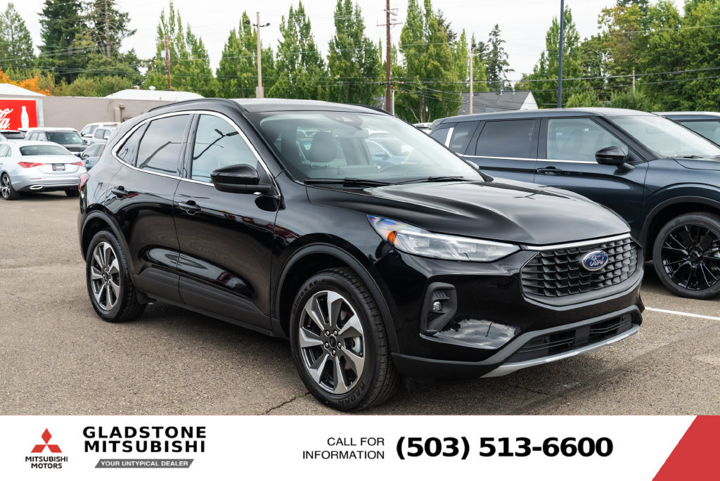 Used 2025 Ford Escape Platinum AWD/4WD image 1