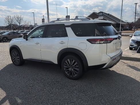Used 2024 Nissan Pathfinder SL w/ SL Premium Package image 17