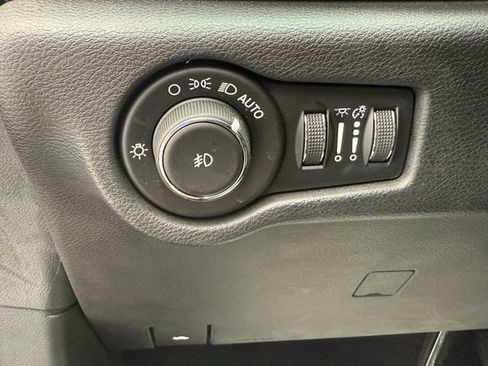 Used 2020 Chrysler Pacifica Touring-L w/ S Appearance Package FWD image 30