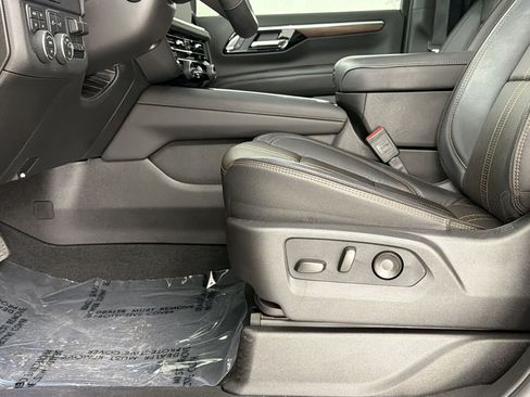 Used 2025 Chevrolet Tahoe High Country AWD/4WD image 5