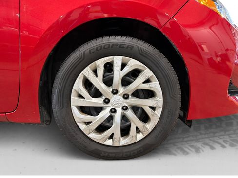 Used 2018 Toyota Corolla LE FWD image 47