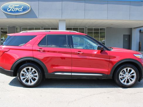 Used 2024 Ford Explorer Limited image 2