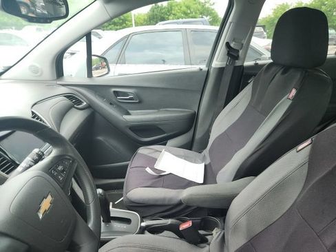 Used 2020 Chevrolet Trax LS w/ LPO, Protection Package FWD image 8