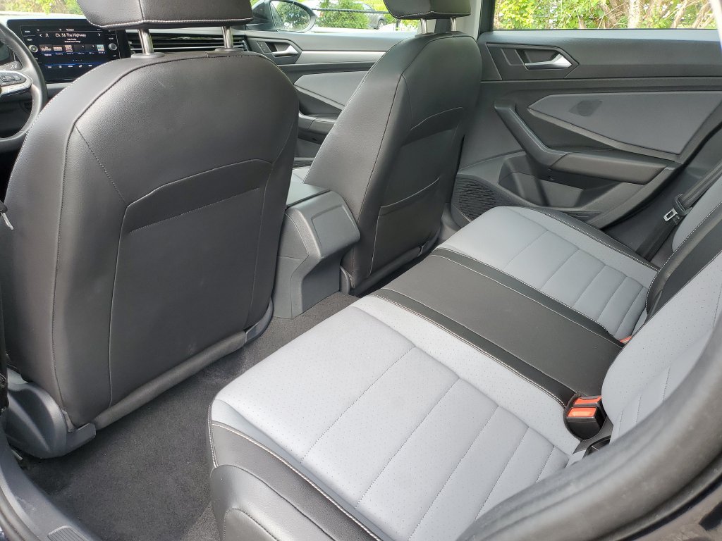 Used 2025 Volkswagen Jetta SE FWD image 15