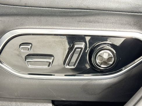 Used 2023 Jeep Grand Cherokee Overland w/ Advanced Protech Group III image 24