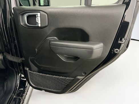 Used 2025 Jeep Wrangler Willys AWD/4WD image 30
