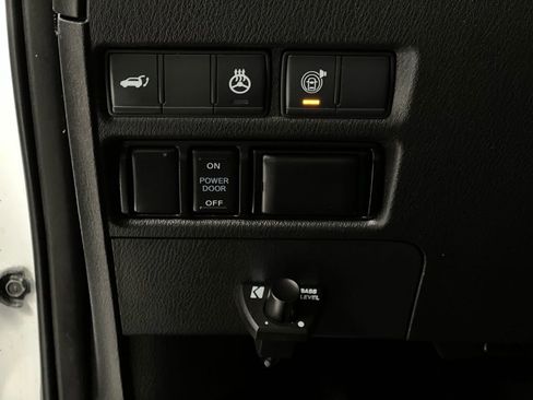 Used 2018 INFINITI QX80 4WD w/ Deluxe Technology Package image 29