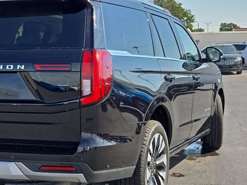 Used 2025 Ford Expedition Platinum w/ Driver's Package AWD/4WD image 66