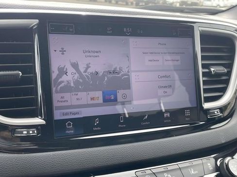 Used 2025 Chrysler Pacifica Select FWD image 17