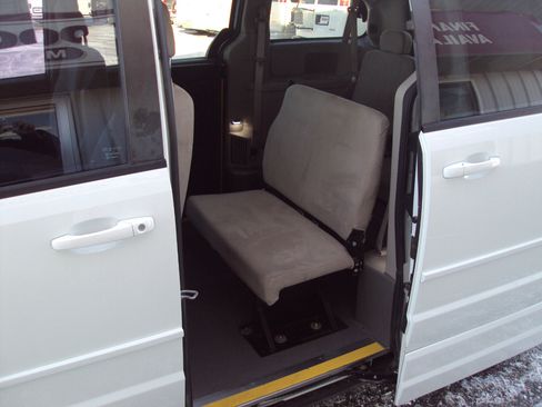 Used 2015 Dodge Grand Caravan SE w/ Quick Order Package 29E SE image 14